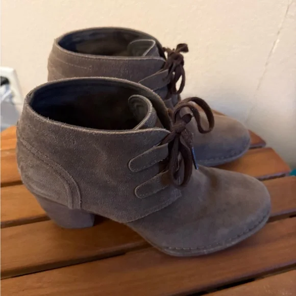 Clarks Dark Brown Suede Ankle Booties - Picture 2 of 6